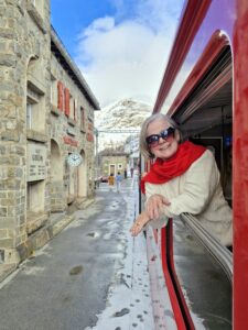 ESTAÇÃO DE ESQUI DIAVOLEZZA – Bernina Trem Vermelho de Tirano para Suíça