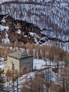ESTAÇÃO DE ESQUI DIAVOLEZZA – Bernina Trem Vermelho de Tirano para Suíça