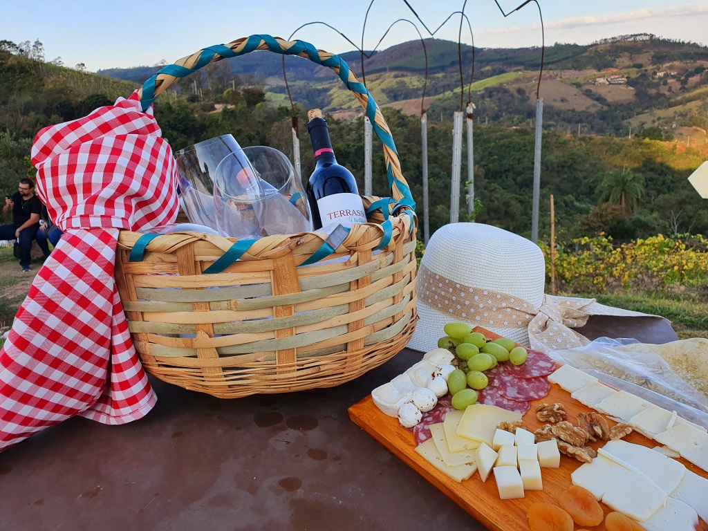Cesta de piquenique da Vinícola Terrassos. O que fazer em Amparo (SP): Roteiro de 2 dias com experiências imperdíveis