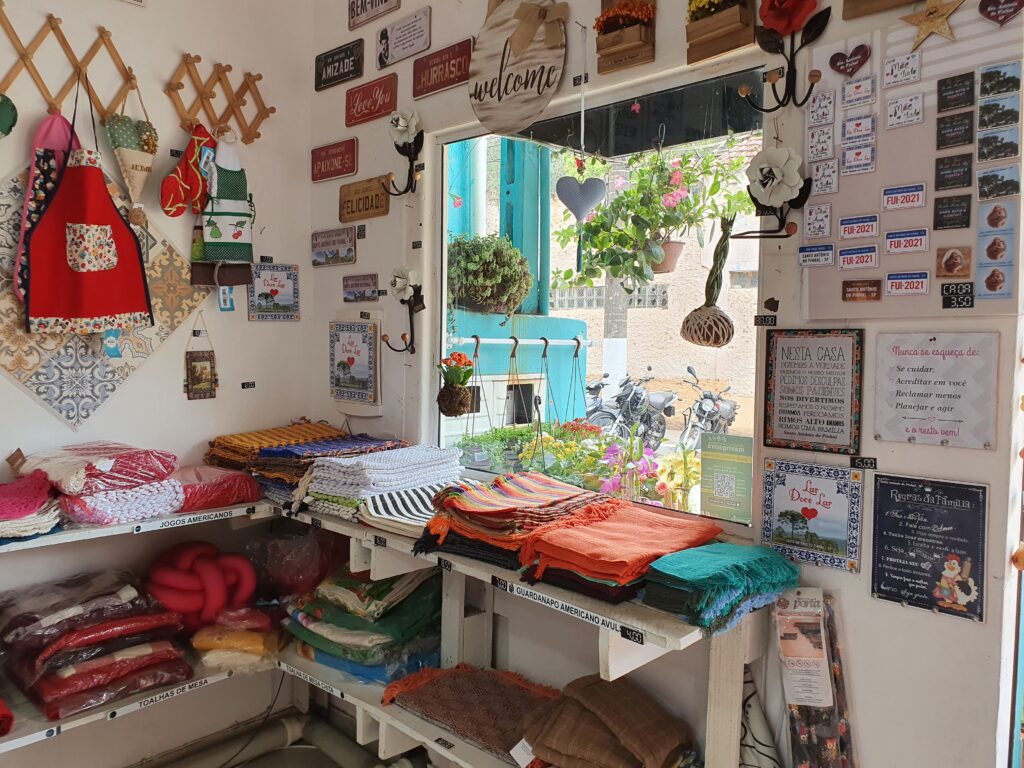 Ateliês de Arte e Artesanato - Santo Antônio do Pinhal – São Paulo