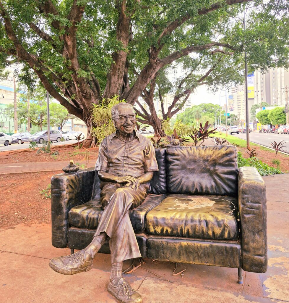 Estátua Manoel de Barros - Campo Grande/MS