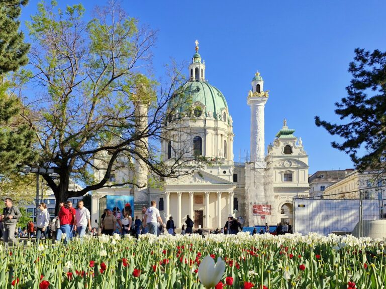 Praça Karlsplatz - Viena/Austria