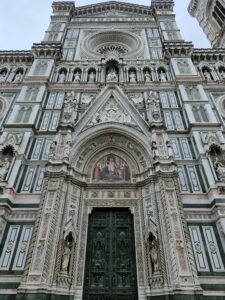 Piazza del Duomo e a Catedral de Santa Maria del Fiore – Florença/Itália