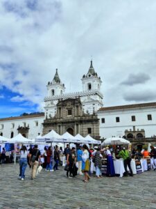 Igreja e a Praça de São Francisco - Quito Equador/EC