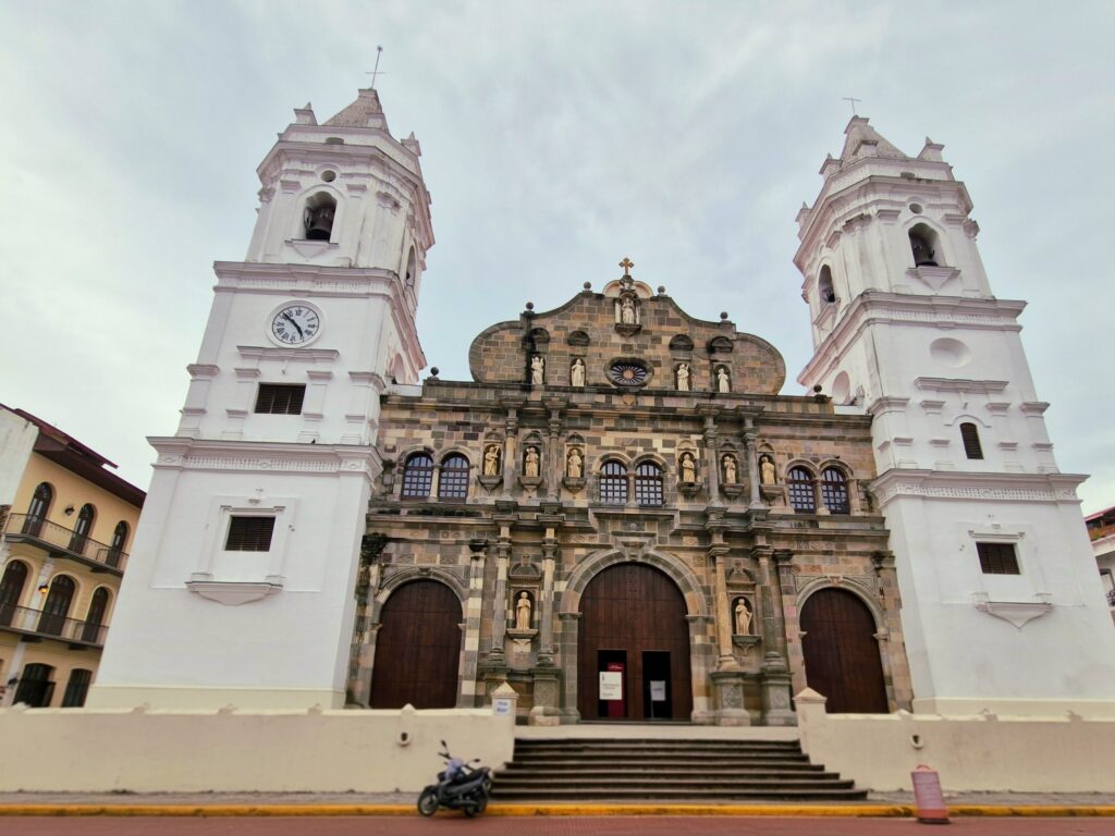Catedral Metropolitana Santa María la Antigua - Panamá/PTY