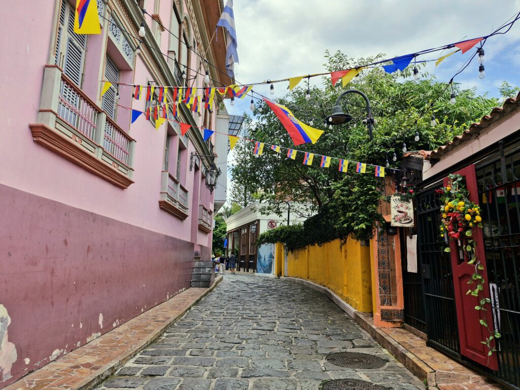 ESCADARIA E O CERRO SANTA ANA Guayaquil – Equador/EC